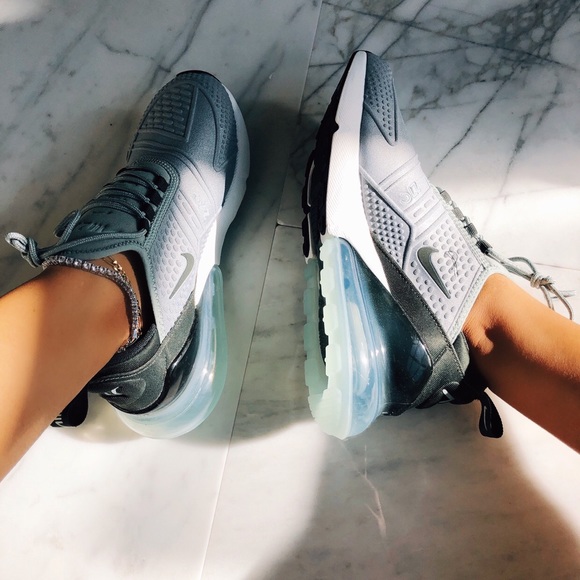 Nike Shoes - Air max 270